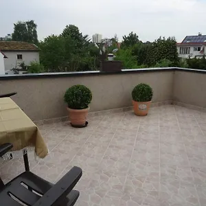 Ca. 85 Qm Zzgl. 17 Qm Terrasse Apartment